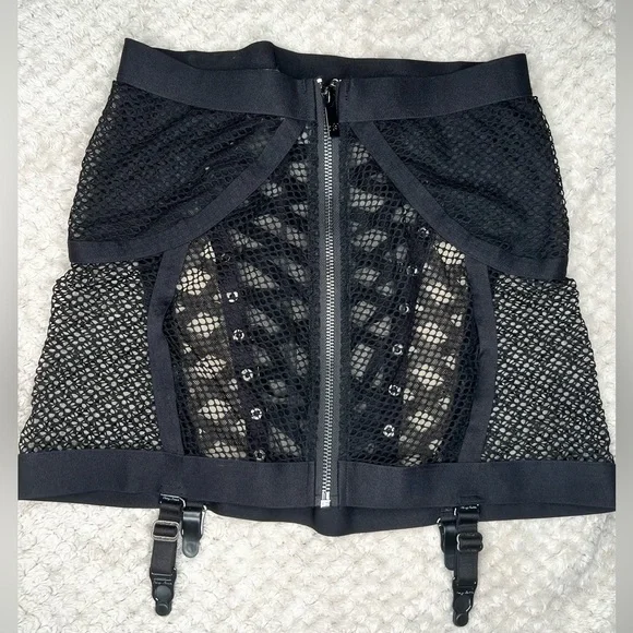 ***SOLD*** 🖤⚔️📸 Honey Birdette Courtney Suspender Skirt 📸⚔️🖤 Size Small (S) - Picture 16 of 16